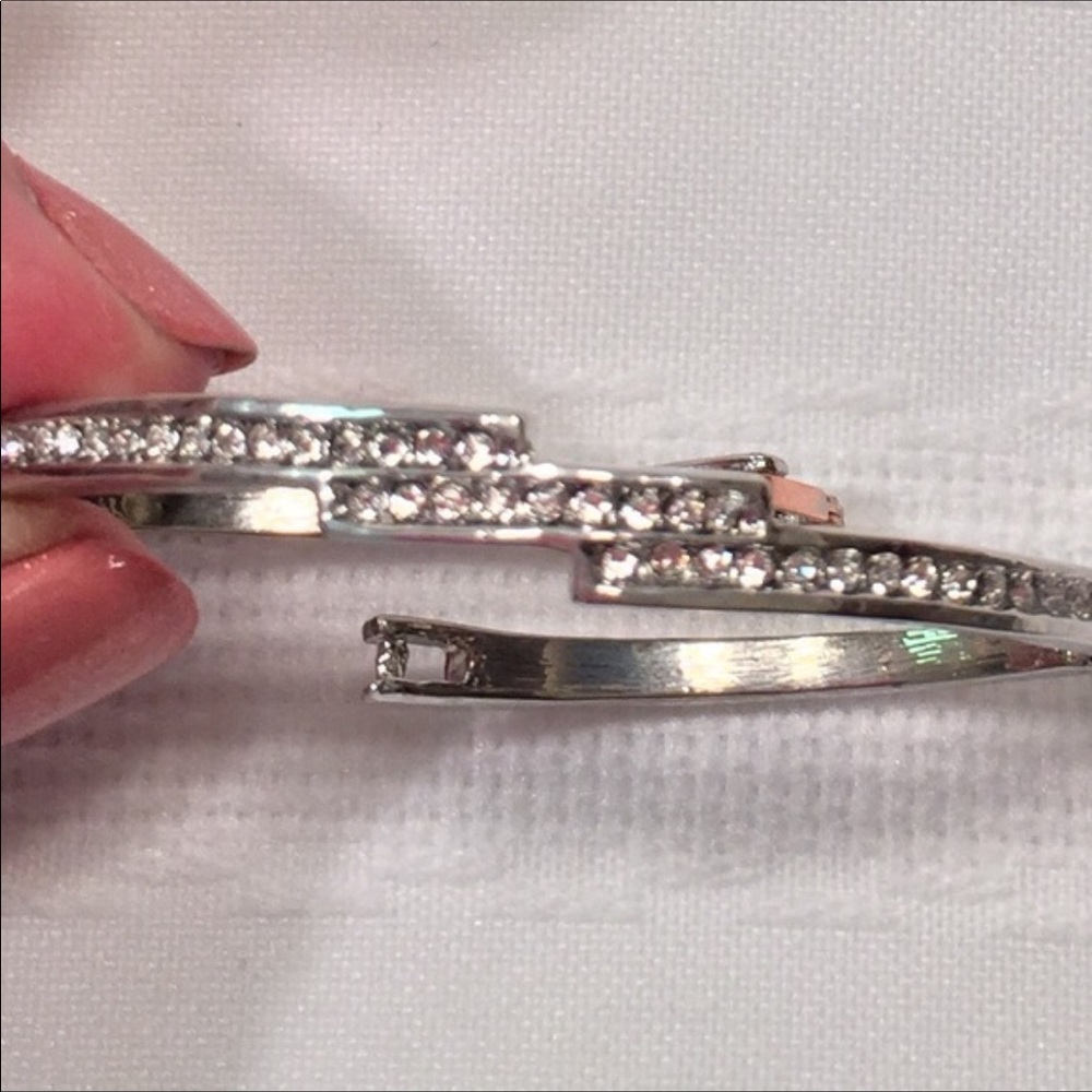 18kt Gold Plate Bracelet w/Chrystals 2.25” Sm